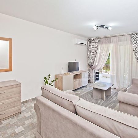 Faros Court Prestige Apartment Paphos Luaran gambar