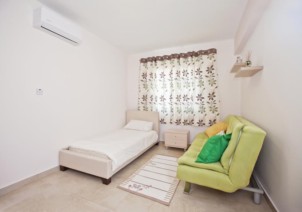 Faros Court Prestige Apartment Paphos Luaran gambar