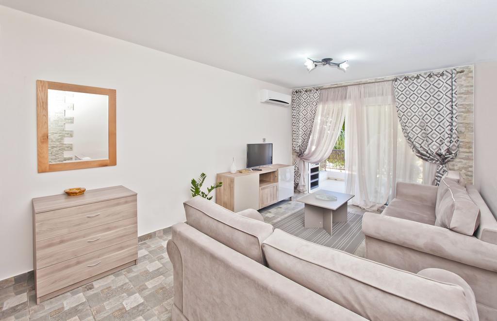 Faros Court Prestige Apartment Paphos Luaran gambar